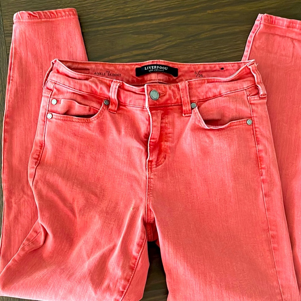 Super comfy and adorable Liverpool jeans. Salmon color size 6/28